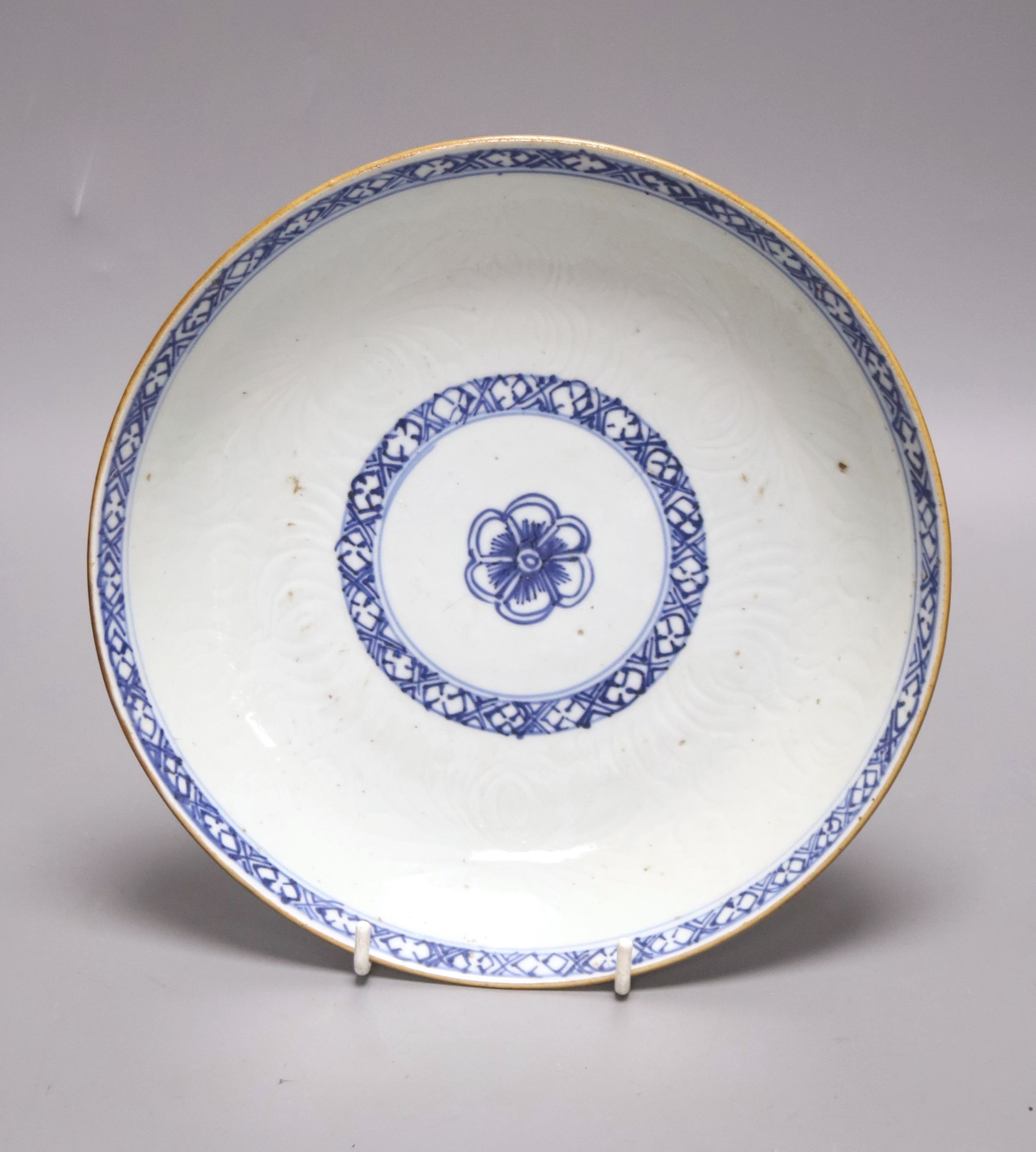 An 18th century Chinese shallow circular blue and white dish with incised decoration, Dia 22cm